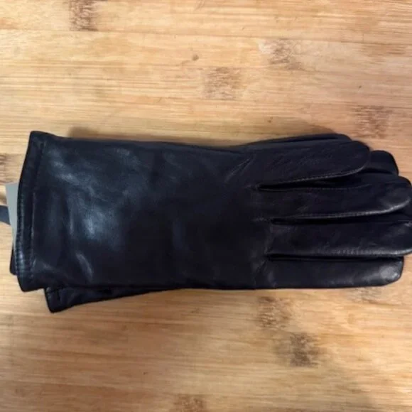 Retro Black leather gloves with pink / pastel floral embroidery - NWT - Picture 13 of 16